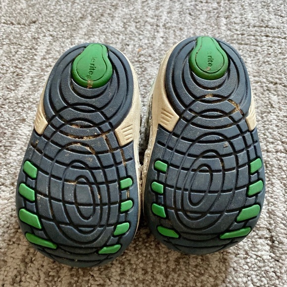 Stride Rite Soft Motion Arti Sneaker - Picture 3 of 4